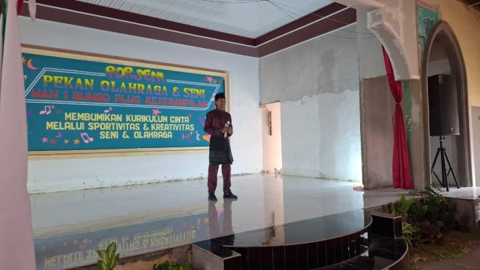 Lomba Lagu Daerah Putra PORSENI MAN 1 Bungo Cetak Siswa Berprestasi