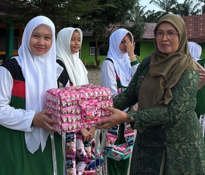 King dan Queen MATAMUDA 2026 MAN 1 Bungo Terima Hadiah Serba Serbi dari Waka Kesiswaan