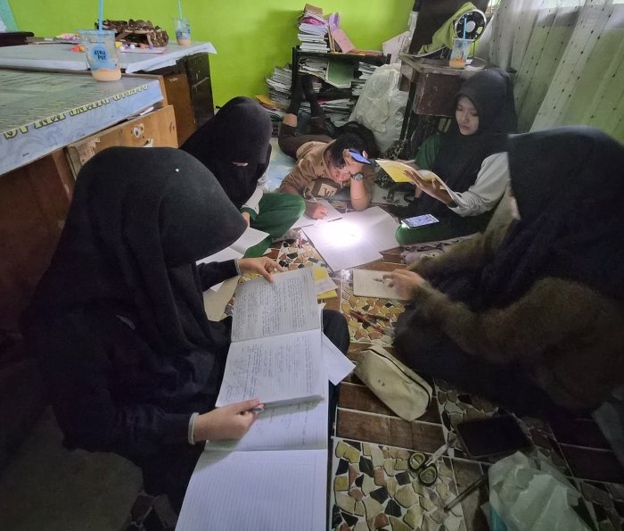 Siswa MAN 1 Bungo Tetap Semangat Belajar Meski Listrik Padam