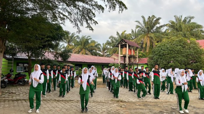 Senam Perdana Tahun Pelajaran 2026/2027, Murid Kelas X, XI, dan XII MAN 1 Bungo Tampil Semangat dan Kompak
