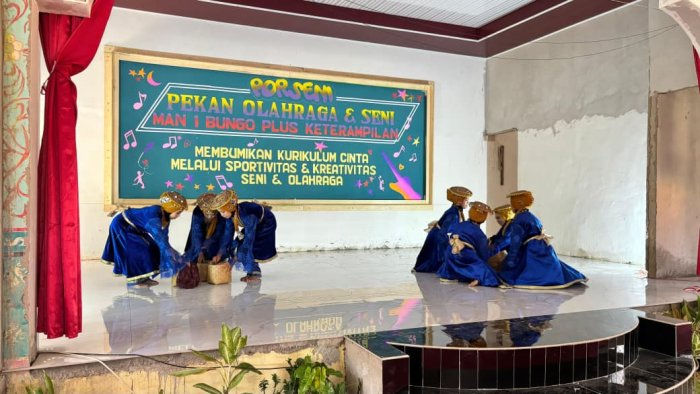Lomba Tari Tradisional Warnai Hari Kedua Porseni MAN 1 Bungo