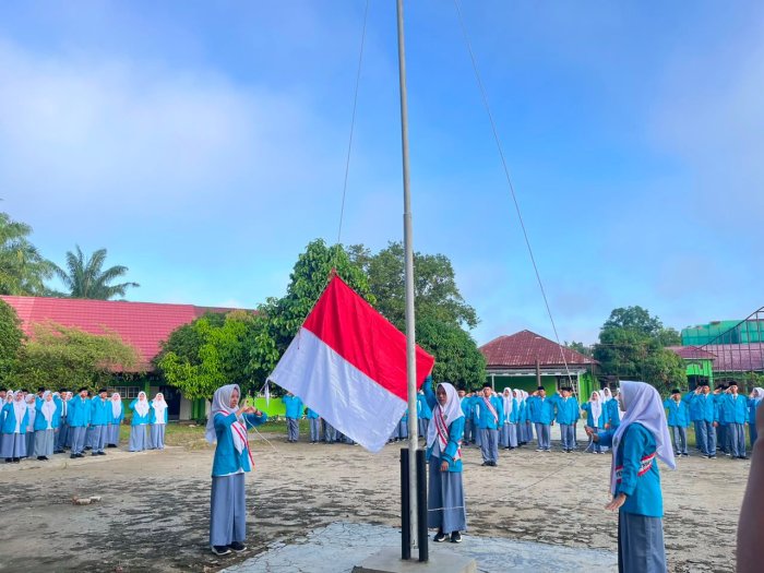 Upacara Bendera di MAN 1 Bungo Tekankan Bijak Bermedia Sosial