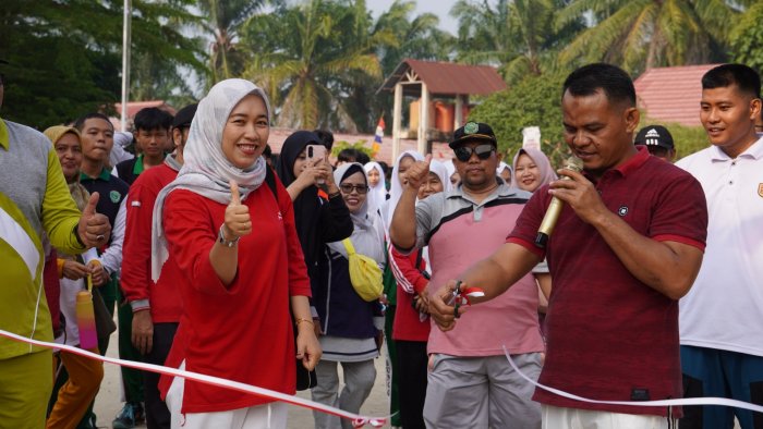 Meriahkan HUT RI ke-81, MAN 1 Bungo Gelar Pawai dari Madrasah ke Kantor Kemenag Bungo