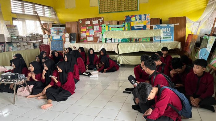 OSIM MAN 1 Bungo Gelar Resensi Film Inspiratif di Perpustakaan