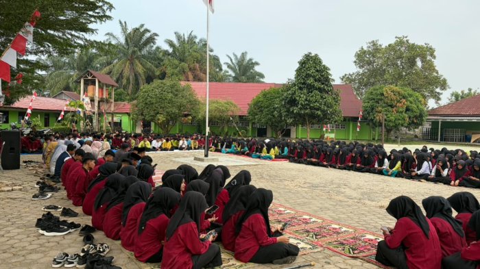 Kegiatan Keagamaan MAN 1 Bungo: ROHIS Pimpin Pembacaan Yasin untuk Almarhumah Ibunda Bapak Jabrial