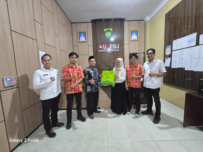 Guru MAN 1 Bungo Jemput Siswa PKL di Sekretariat Daerah Bungo