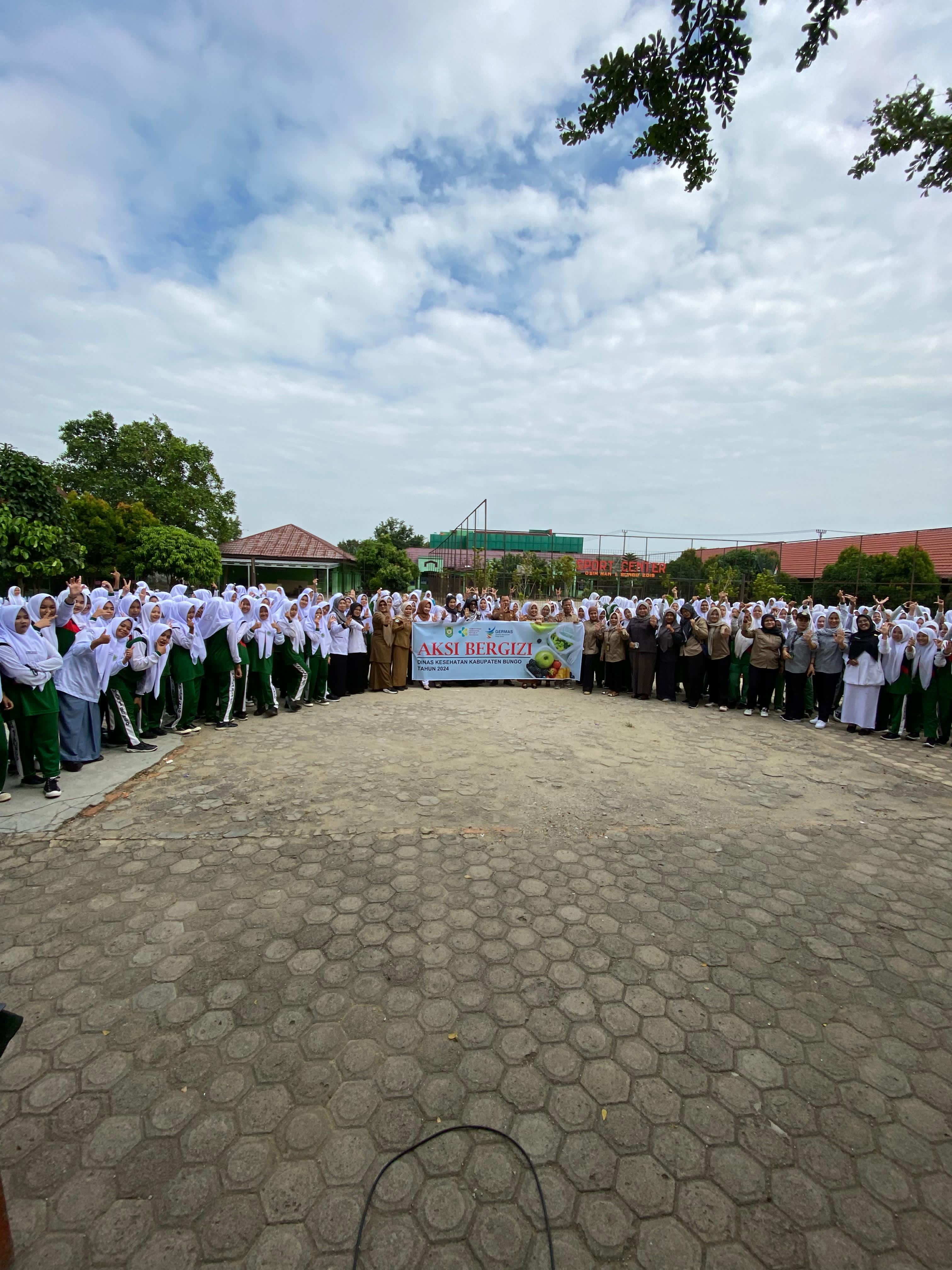 MAN 1 BUNGO PLUS KETERAMPILAN SAMBUT  TIM DINKES KABUPATEN BUNGO DALAM  KEGIATAN AKSI BERGIZIÂ DIÂ SEKOLAH