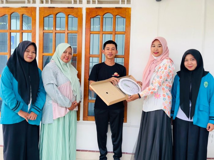 Siswa PKL MAN 1 Bungo Serahkan Kenang-Kenangan ke Photovela