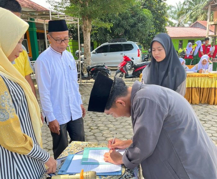 MAN 1 Bungo Lantik Pengurus ROHIS Periode 2026-2027