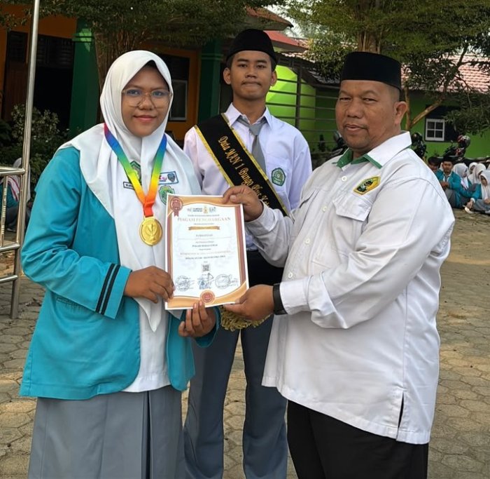 SENADA MAN 1 Bungo Apresiasi Nurhafizah, Peraih Medali Emas Matematika SMA SENADA MAN 1 Bungo Apresiasi Nurhafizah, Peraih Medali Emas Matematika SMA