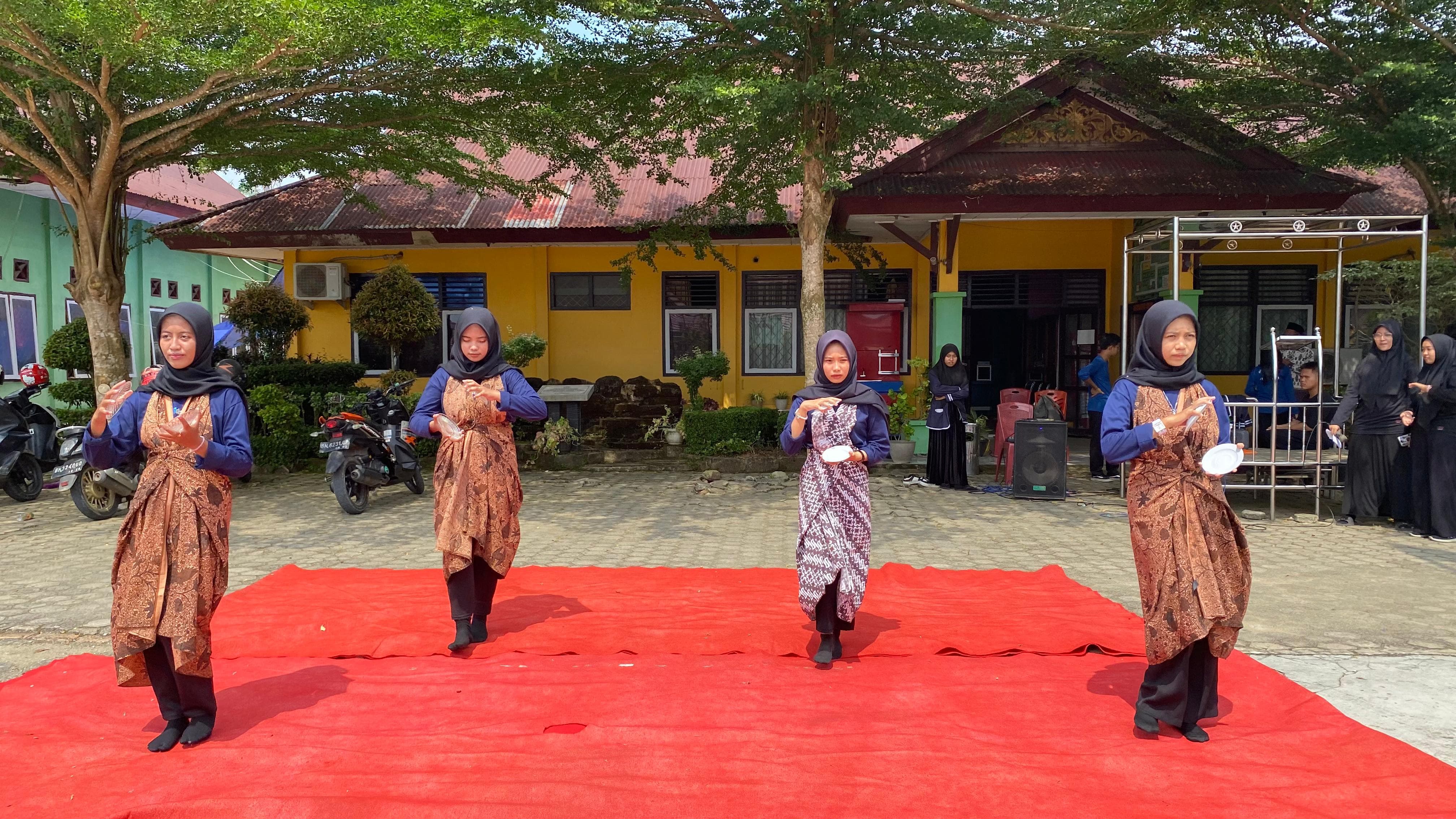 DEMO  PERTUNJUKKAN EKSKUL PADA PENUTUPAN MATSAMA MAN 1 BUNGO PLUSÂ KETERAMPILAN