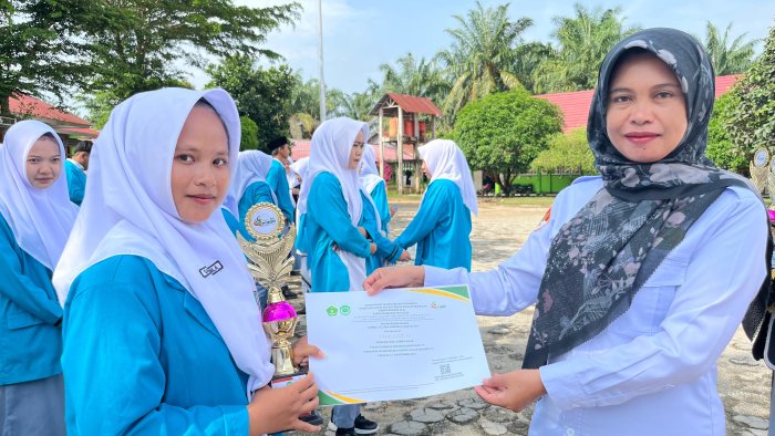 X MIPA 2 Juara Pertama Lomba Bazar Porseni MAN 1 Bungo