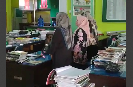 Majelis Guru dan Staf MAN 1 Bungo Mendengarkan dan  Ikuti Pembacaan Prasetya Korpri Virtual