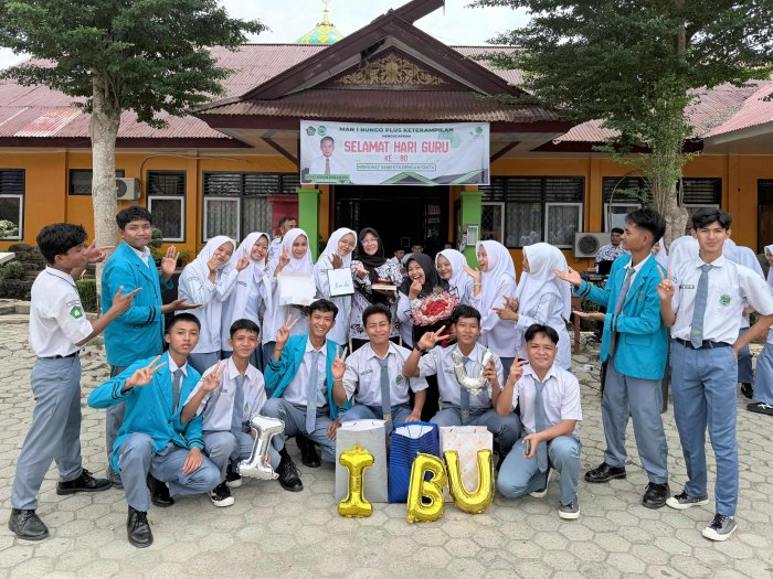 Pramuka MAN 1 Bungo Beri Kejutan untuk Pembina di HGN