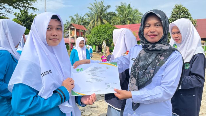 Kelas X MIPA 3 Raih Juara Favorit Pidato Arab PORSENI XI