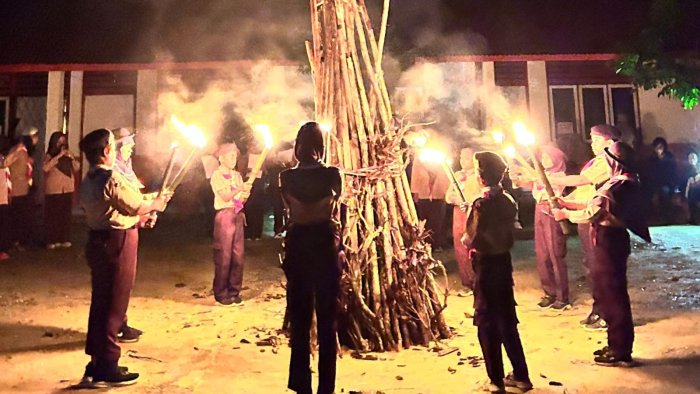 Pramuka MAN 1 Bungo Sukses Gelar Persami di SD 64 Perumnas