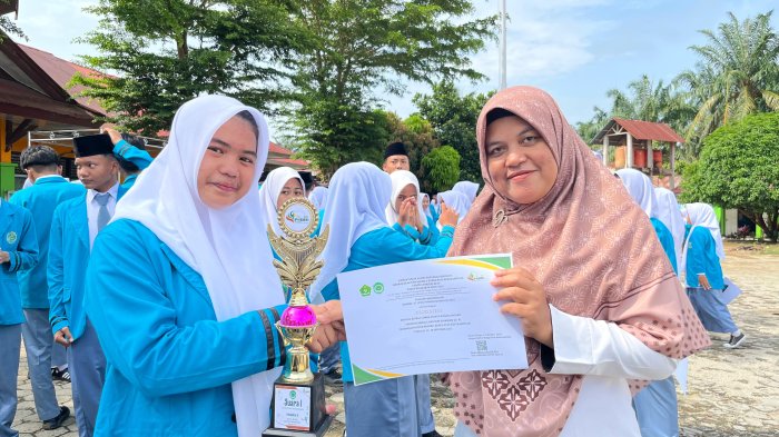 Kelas X IPS 2 Raih Juara 1 Lomba Pidato Bahasa Inggris