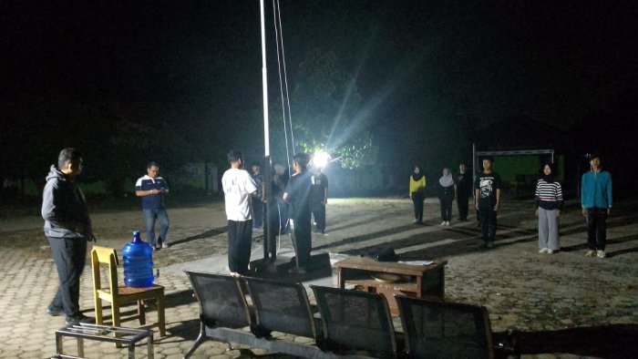 Penuh Dedikasi, Siswa MAN 1 Bungo Jalani Latihan Paskibra di Malam Hari Demi Raih Prestasi Penuh Dedikasi, Siswa MAN 1 Bungo Jalani Latihan Paskibra di Malam Hari Demi Raih Prestasi