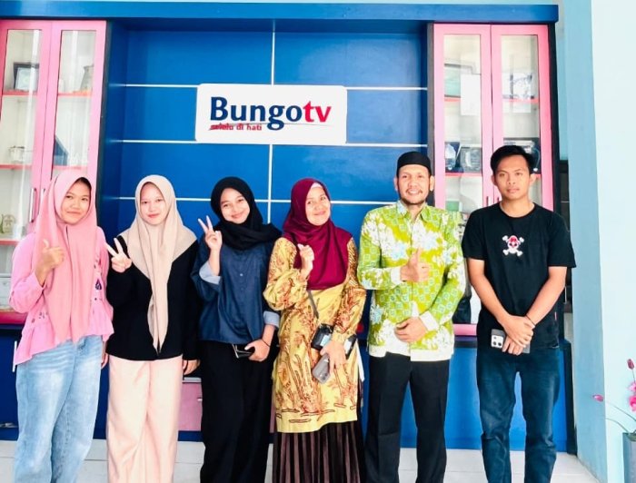 Guru Pembimbing MAN 1 Bungo Pantau PKL Siswa Multimedia di Bungo TV dan Juan Fotografi