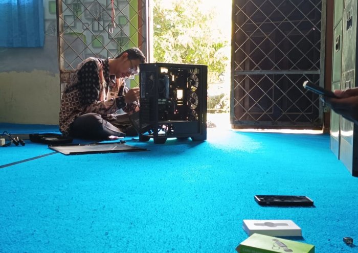 Teknisi MAN 1 Bungo Rutin Cek Komputer Laboratorium TIK