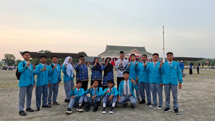 MAN 1 Bungo Ikuti Upacara Penurunan Bendera HUT ke-81 RI di Lapangan EX MTQ Bungo MAN 1 Bungo Ikuti Upacara Penurunan Bendera HUT ke-81 RI di Lapangan EX MTQ Bungo