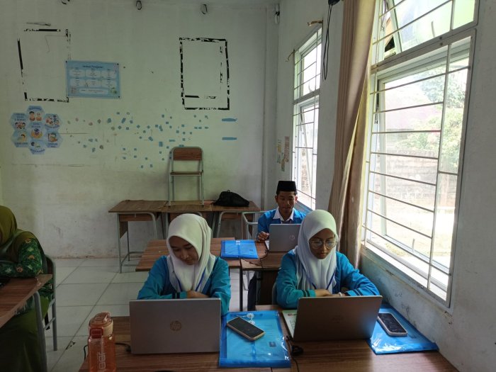 Tiga Wakil MAN 1 Bungo, Fadhil, Najwa, dan Amelya Siap Berjuang di OMI 2025 Tingkat Kabupaten