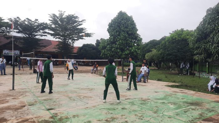 Pertandingan Sepak Takraw X IPS 2 vs X IPA 3 di MAN 1 Bungo