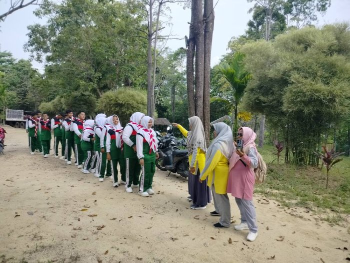 Kelas X Bahasa MAN 1 Bungo Raih Juara 1 Hiking Festival Bulan Bahasa