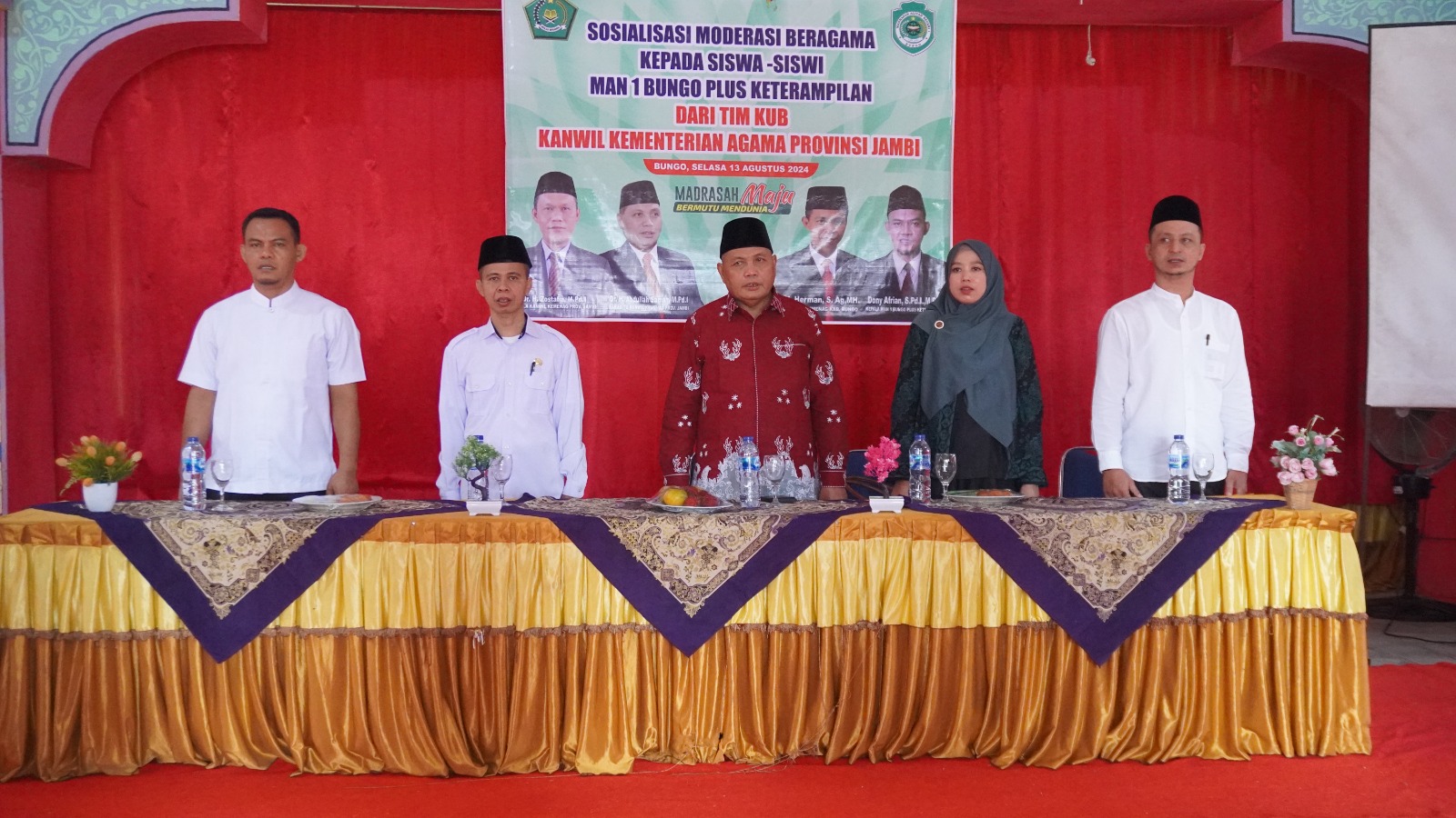 KABAG TU KANWIL KEMENAG PROVINSI JAMBI BUKA ACARA SOSIALISASI MODERASI BERAGAMA DI MAN 1 BUNGO PLUS KETERAMPILAN