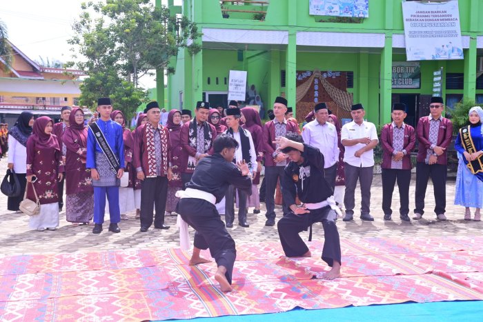 Sanggar Seni Islami MAN 1 Bungo Tampilkan Silat di Haflatul Iftitam Sanggar Seni Islami MAN 1 Bungo Tampilkan Silat di Haflatul Iftitam