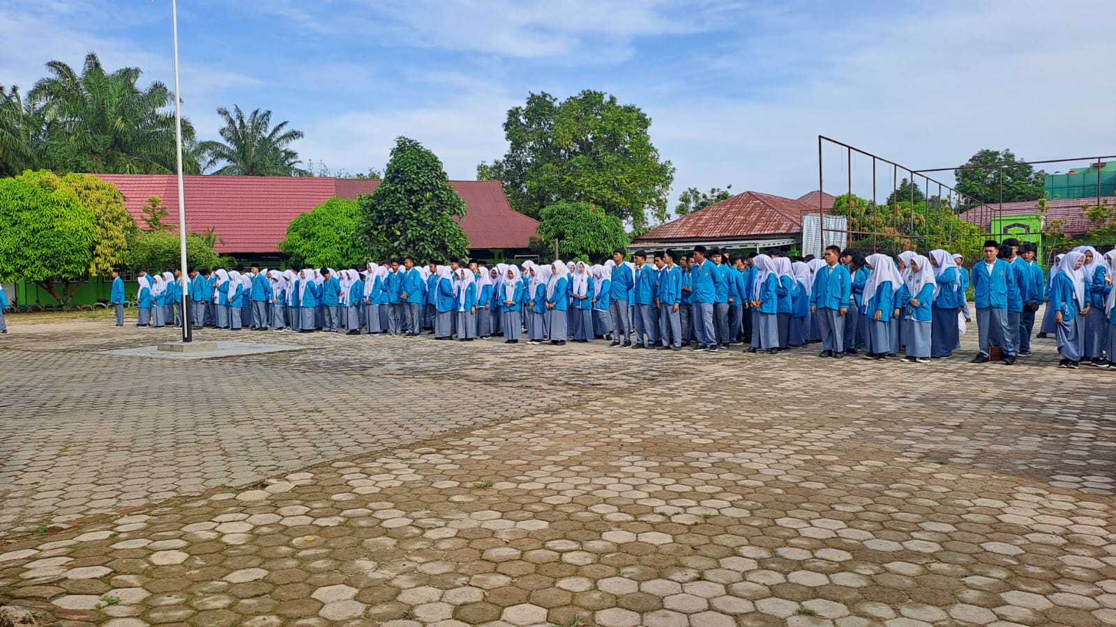 PEMBUKAAN ASAS MAN 1 BUNGO: TEKANKAN KEJUJURAN DAN KEPATUHAN TERHADAP SISTEM CBT