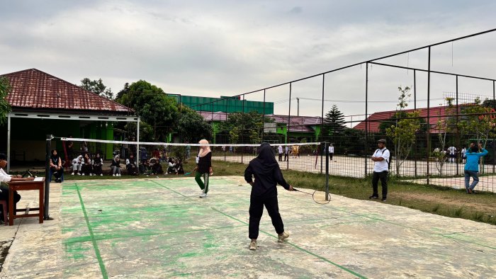 Duel Seru 12 IPS 3 vs 10 IPS 2 di Badminton Putri Porseni MAN 1 Bungo