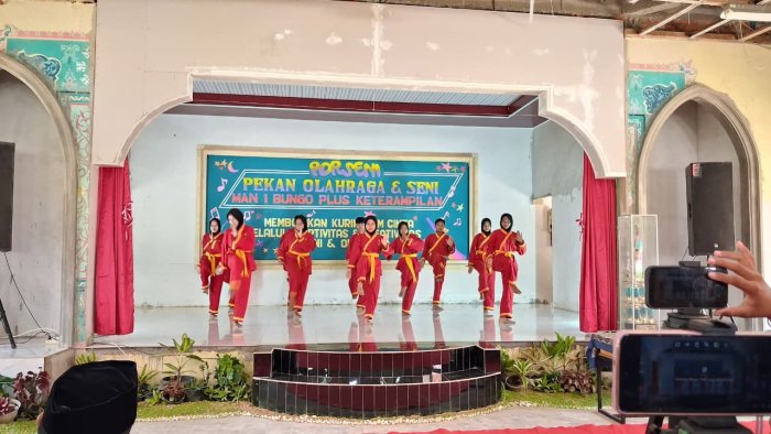 Aksi Pesilat Tapak Suci Warnai Pembukaan Porseni MAN 1 Bungo