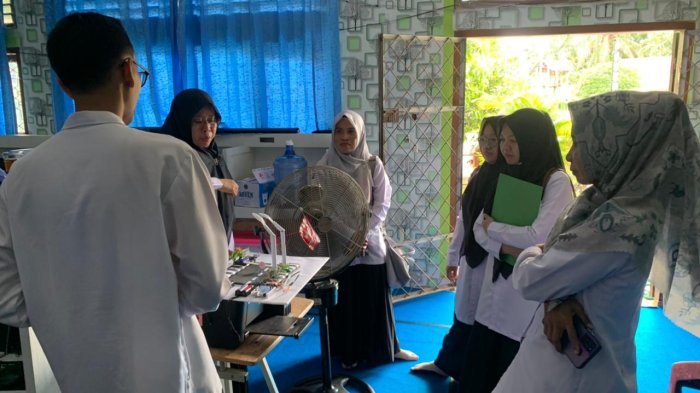 MAN 1 Bungo Tampilkan Inovasi Miniatur Palang Kereta Otomatis