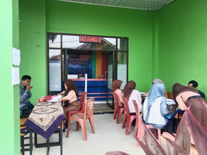 Penyerahan Berkas PMB MAN 1 Bungo Hari Kedua Berjalan Tertib dan Lancar