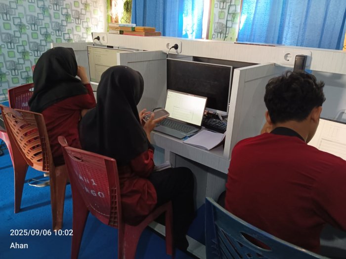 18 Siswa Terbaik MAN 1 Bungo Ikuti Simulasi OMI Tingkat Kabupaten di Laboratorium TIK