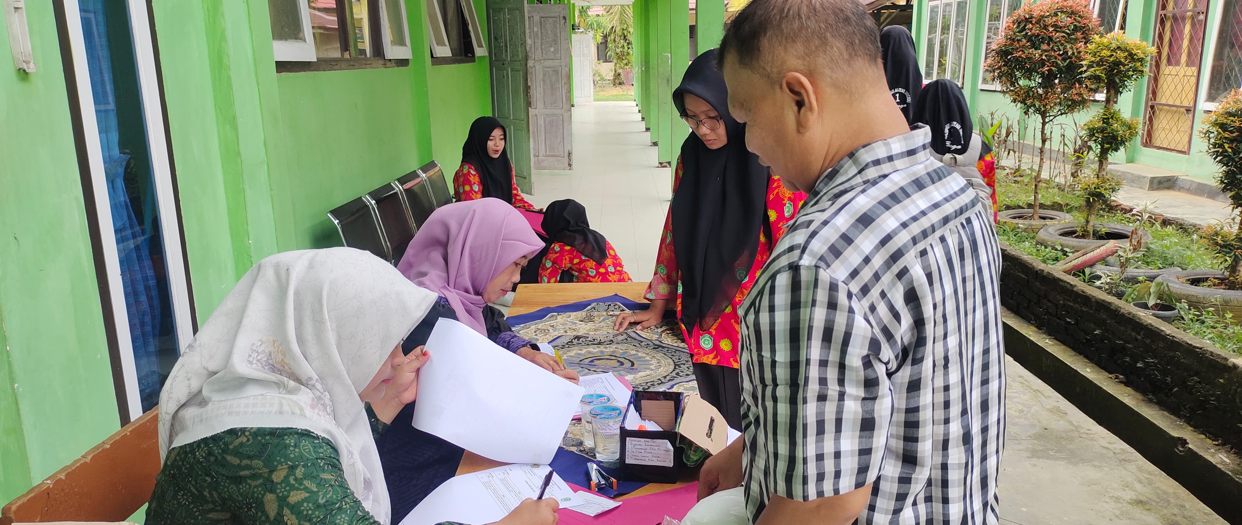 PENYERAHAN BAHAN ADMINISTRASI DAFTAR ULANG TINGGAL SEHARI LAGI