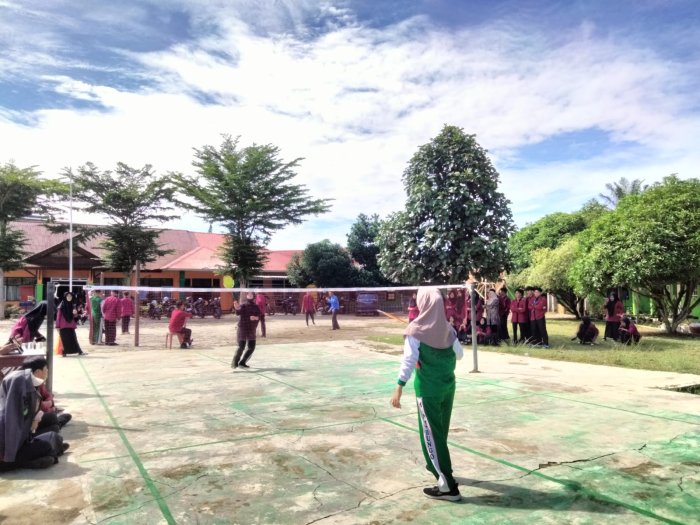 Pertandingan Badminton Putri Warnai Hari Kelima Porseni MAN 1 Bungo