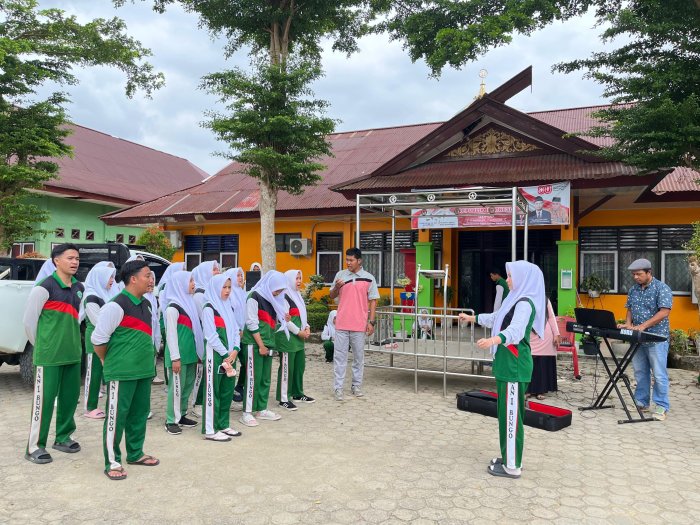 Kelas XII Mipa 3 Man 1 Bungo Gelar Latihan Upacara Di Hari Sabtu