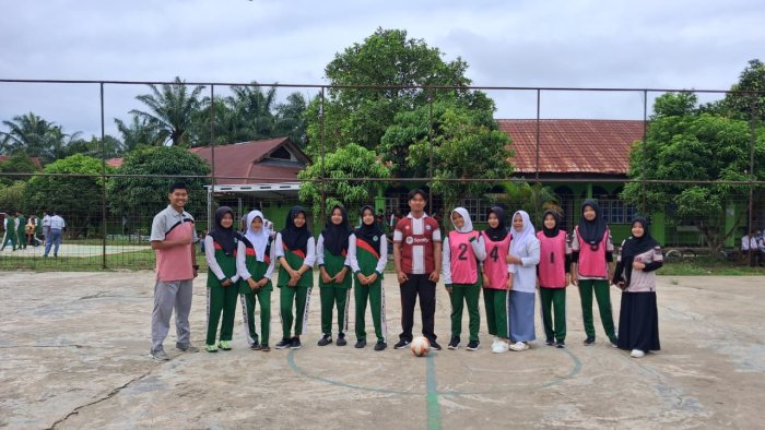 Tim Futsal XI BB dan XI IPS 3 MAN 1 Bungo Gelar Foto Bersama