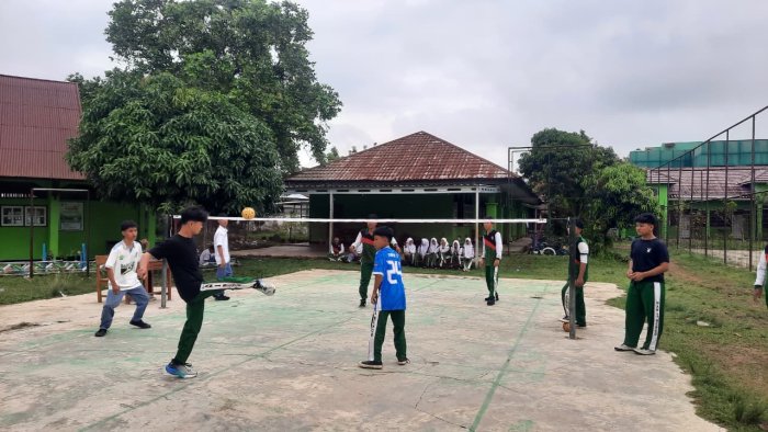 X IPA 2 dan X IPS 1 Bertarung Sengit di Sepak Takraw