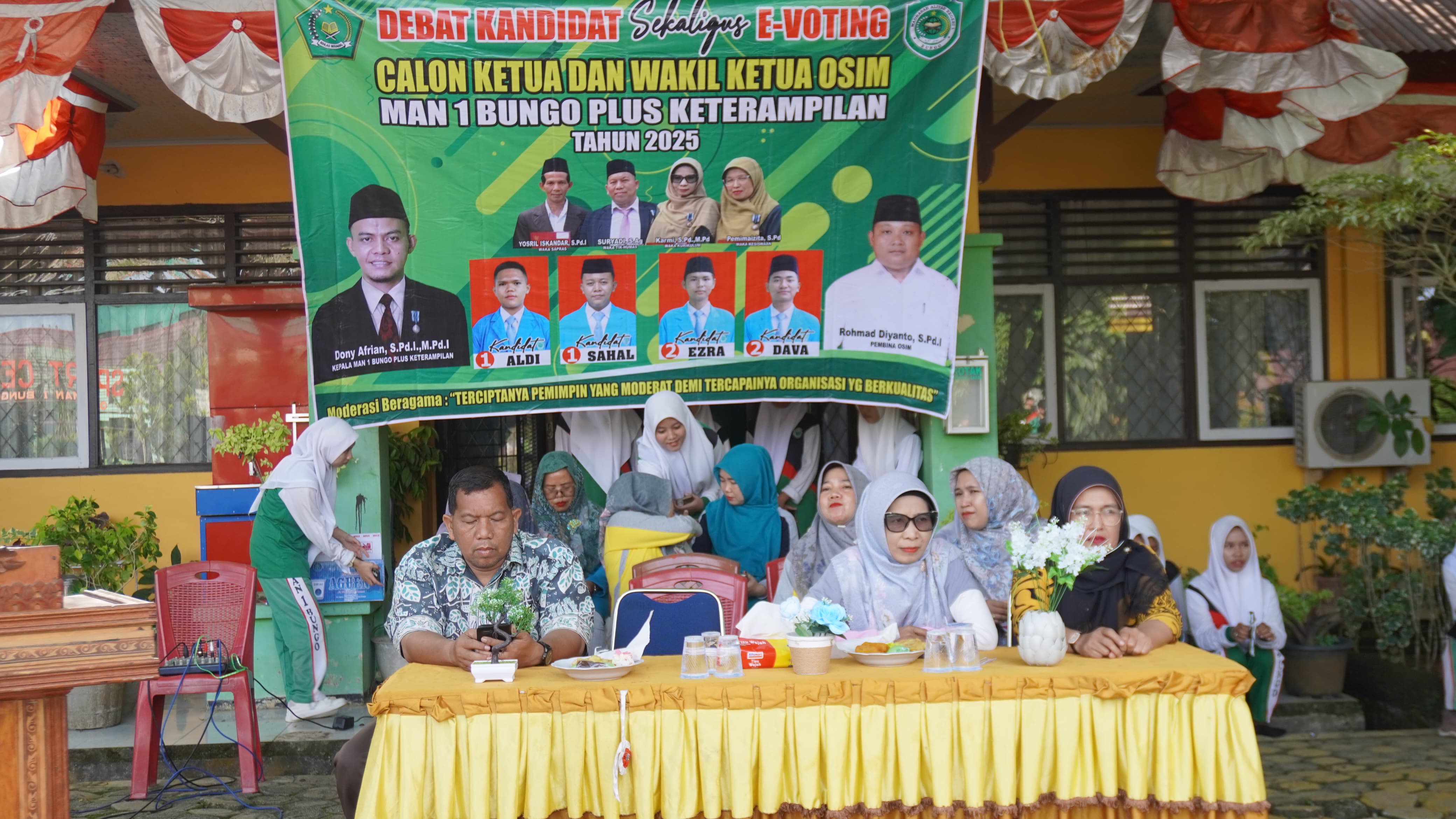 DEBAT DAN PEMILIHAN  OSIM MAN 1 BUNGO MEWUJUDKAN MODERASI BERAGAMA DALAM DEMOKRASI DI  MADRASAH 