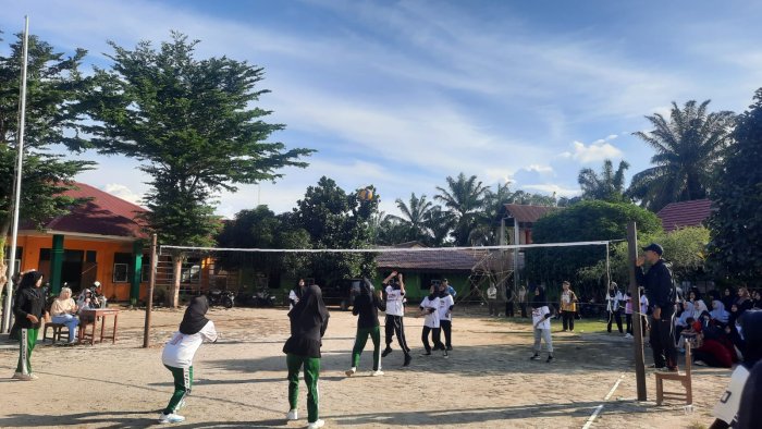 Pertandingan Voli Putri Meriahkan Hari Kelima Porseni MAN 1 Bungo