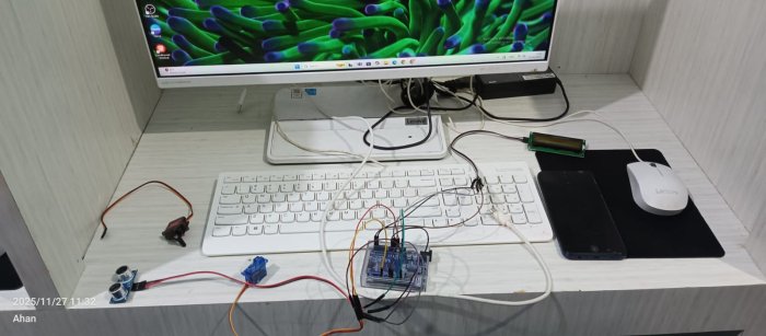 Siswa Teknik Elektronika Rancang Miniatur Palang Otomatis Arduino