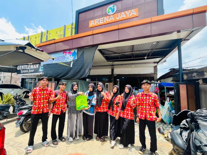 Guru MAN 1 Bungo Jemput Siswa PKL di Arena Jaya