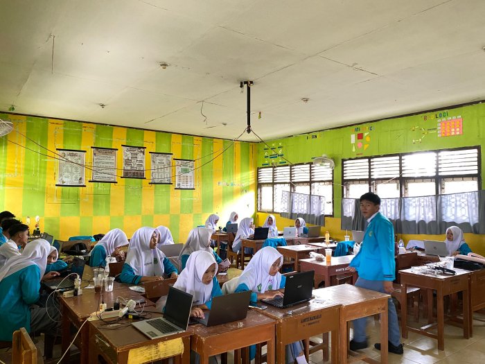 Siswa XII MIPA 1 MAN 1 Bungo Antusias Ikuti Gladi Bersih TKA