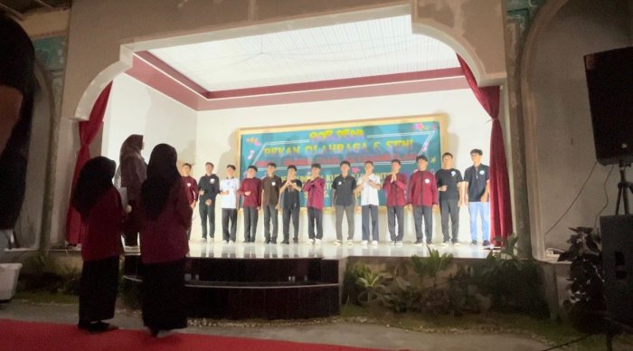 Ibu Surmawati Bimbing Gladi Bersih Bujang Gadis PORSENI XI