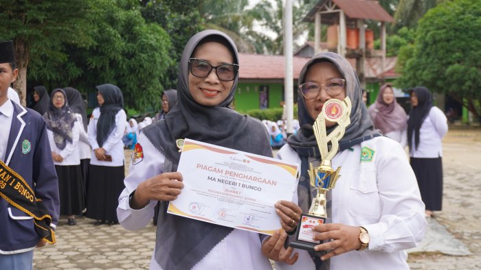 Ambalan MAN 1 Bungo Serahkan Trofi Lomba Pramuka Regional