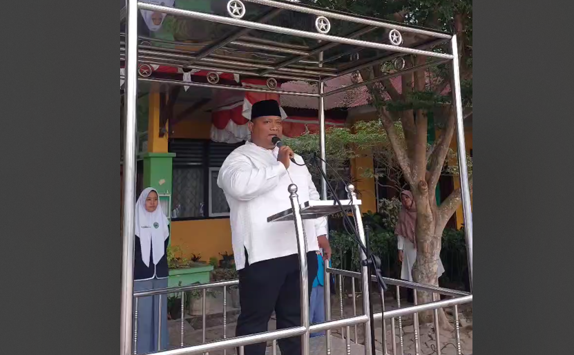 PEMBINA OSIM MAN 1 BUNGO PLUS KETERAMPILAN BERIKAN MOTIVASI PADAÂ UPACARAÂ BENDERA