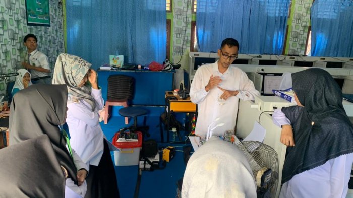 MAN 1 Bungo Kembangkan Proyek Palang Pintu Kereta Otomatis